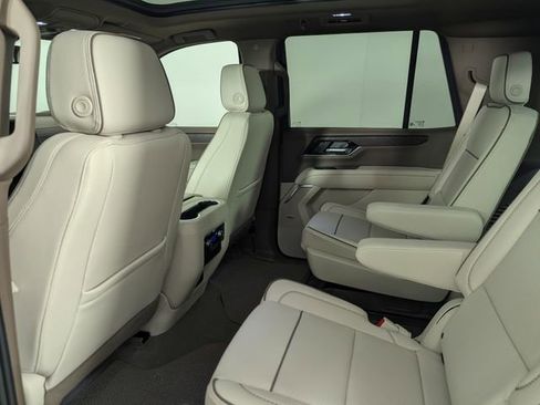 Used 2025 GMC Yukon Denali w/ Sun & Power Step Package image 17