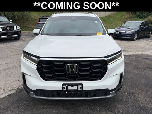 Used 2023 Honda Pilot Elite image 2