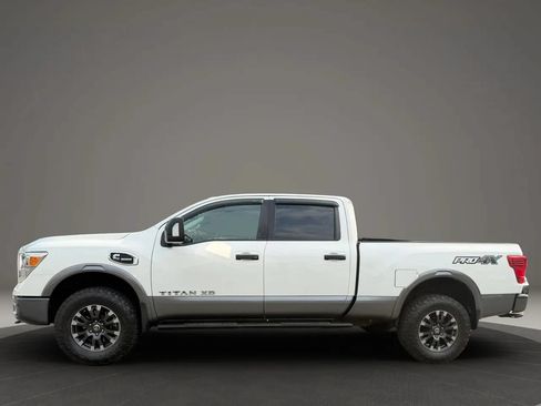 Used 2017 Nissan Titan PRO-4X w/ Pro-4x Convenience Package AWD/4WD image 8