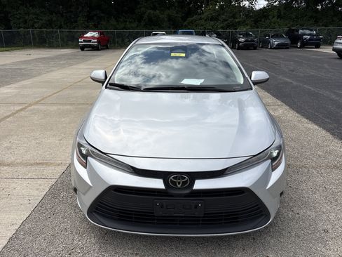 Used 2024 Toyota Corolla LE FWD image 2