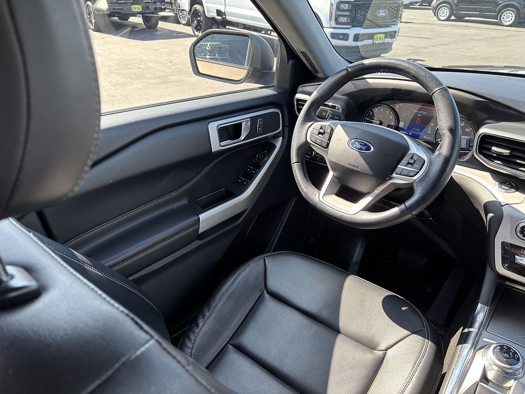 Used 2021 Ford Explorer XLT w/ Equipment Group 202A AWD/4WD image 19