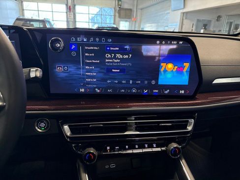 Used 2024 Chevrolet Traverse Z71 w/ Enhanced Driving Package image 20