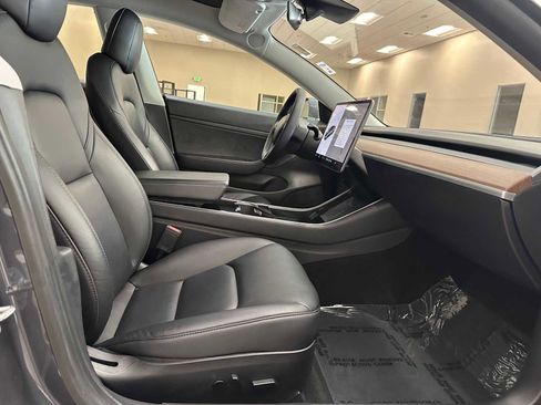 Used 2020 Tesla Model 3 Standard Range RWD image 29