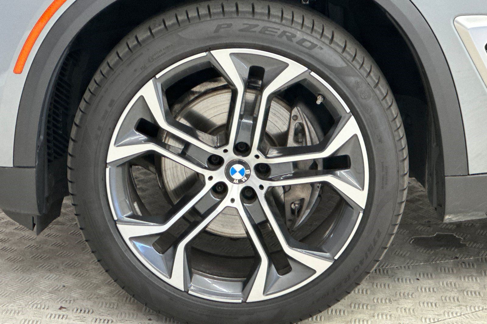 Used 2026 BMW X5 sDrive40i w/ Parking Assistance Package RWD image 12