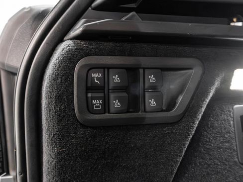 Used 2024 BMW X7 M60i w/ Executive Package image 49