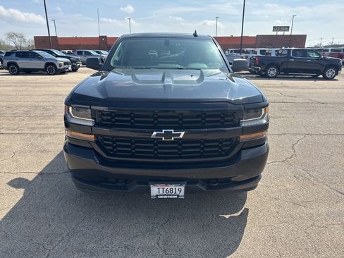Used 2018 Chevrolet Silverado 1500 Custom w/ Custom Convenience Package AWD/4WD image 5