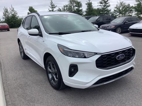 Used 2023 Ford Escape ST-Line Select AWD/4WD image 3