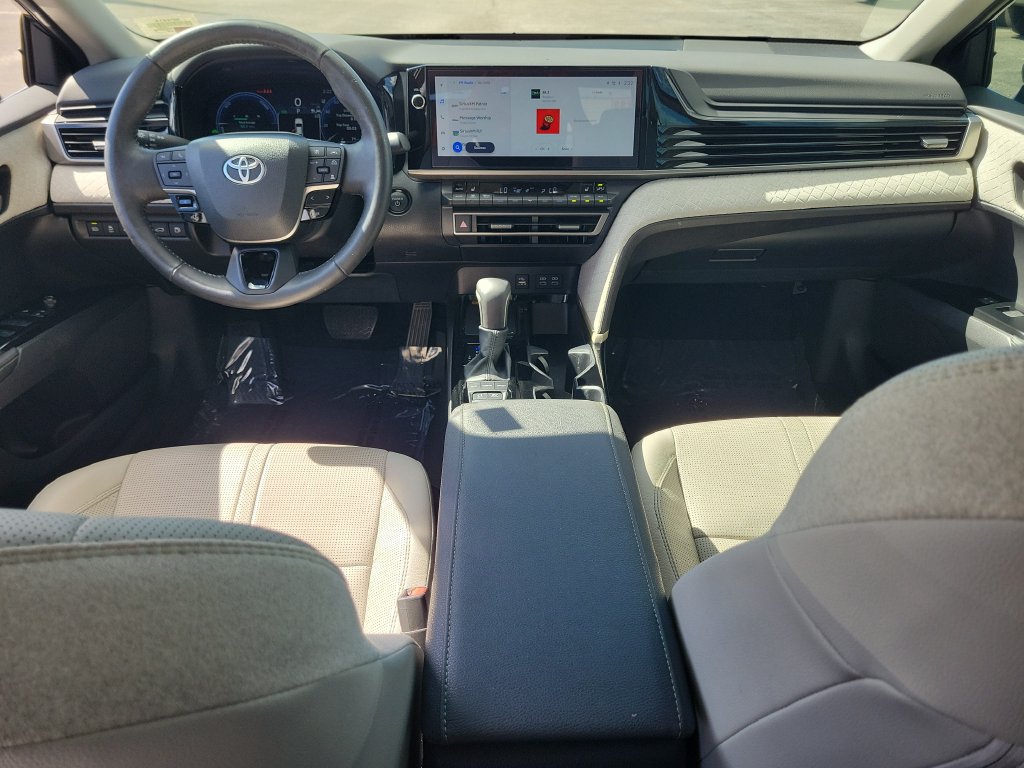 Used 2025 Toyota Camry XLE FWD image 11