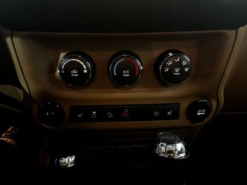 Used 2018 Jeep Wrangler Unlimited Sahara w/ Dual Top Group image 31