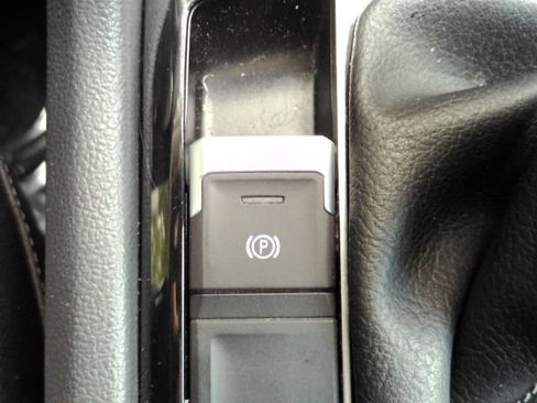 Used 2022 Volkswagen Taos SEL w/ Panoramic Sunroof Package FWD image 45