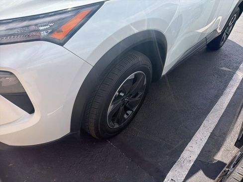 Used 2025 Nissan Rogue SV image 7