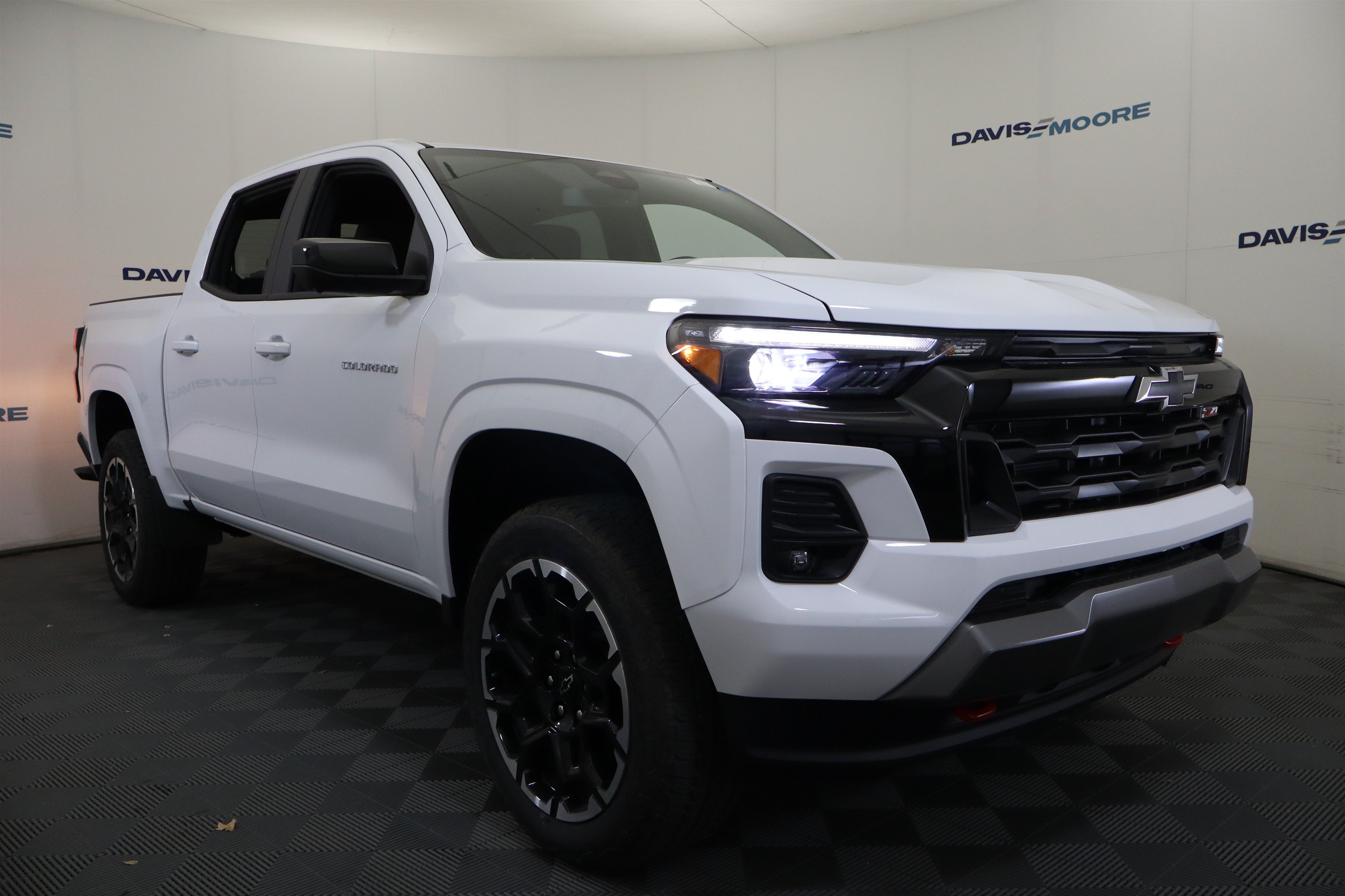 New 2026 Chevrolet Colorado Z71 w/ Technology Package AWD/4WD image 3