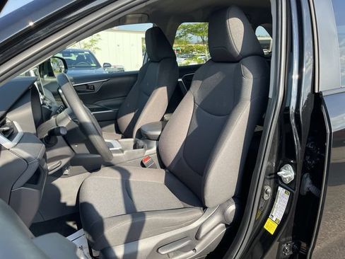 Used 2024 Toyota RAV4 LE AWD/4WD image 14