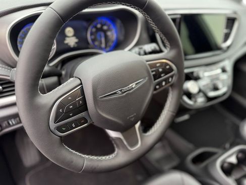 New 2026 Chrysler Pacifica Select image 21