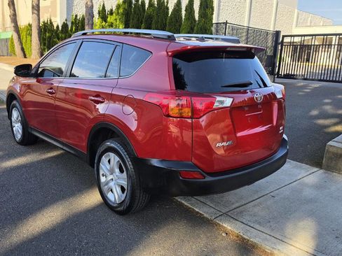 Used 2015 Toyota RAV4 LE image 8