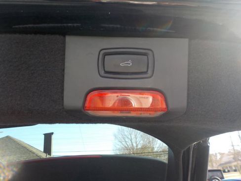 Used 2016 Porsche Cayenne w/ Premium Package image 25