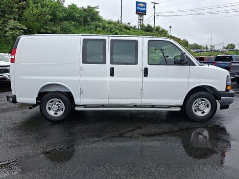 Used 2025 Chevrolet Express 2500 w/ Driver Convenience Package RWD image 7