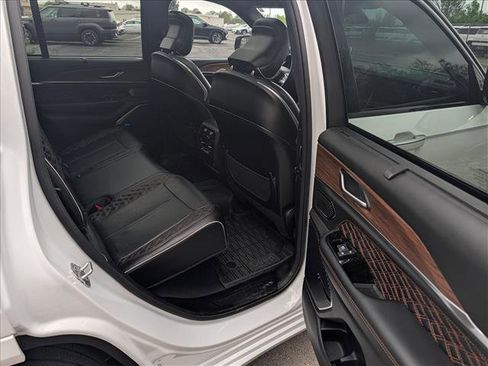 Used 2023 Jeep Grand Cherokee Summit w/ Advanced Protech Group IV AWD/4WD image 17