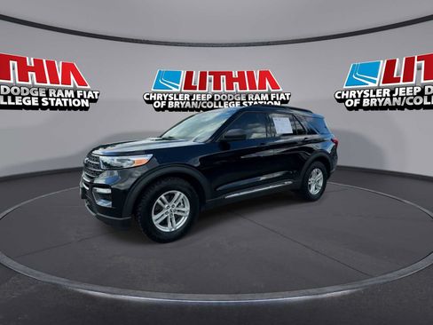 Used 2024 Ford Explorer XLT w/ Equipment Group 202A RWD image 4