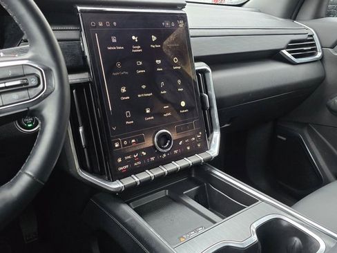 Used 2024 GMC Acadia Elevation image 29