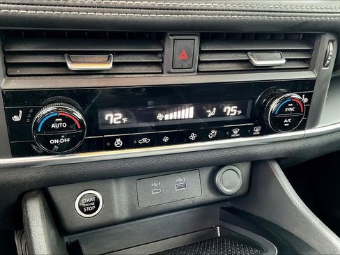 Used 2023 Nissan Rogue S image 14