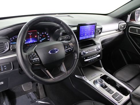 Used 2020 Ford Explorer XLT w/ Equipment Group 202A image 17