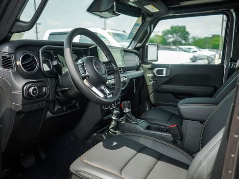 New 2026 Jeep Wrangler Unlimited Sahara AWD/4WD image 17