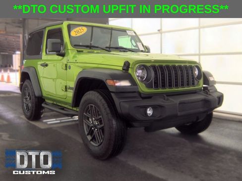Used 2025 Jeep Wrangler Sport AWD/4WD image 1