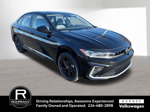 New 2026 Volkswagen Jetta SE image 2