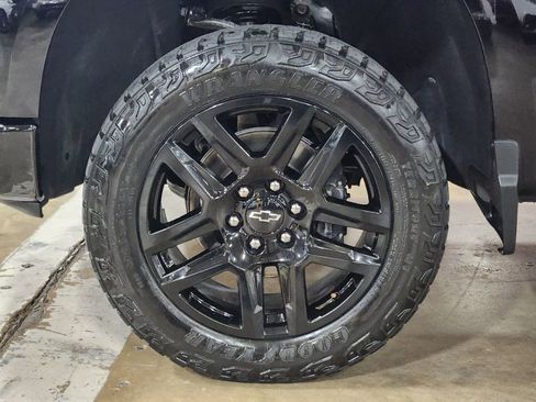 Used 2024 Chevrolet Silverado 1500 Custom Trail Boss w/ Midnight Edition AWD/4WD image 19