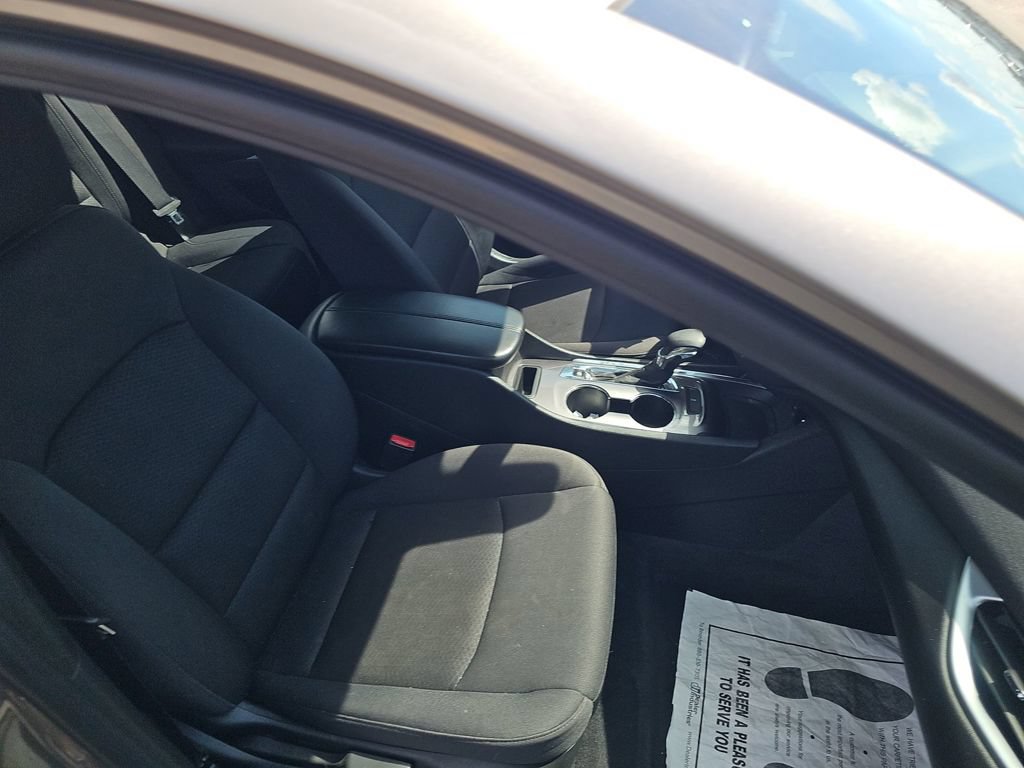 Used 2022 Chevrolet Malibu LT FWD image 17