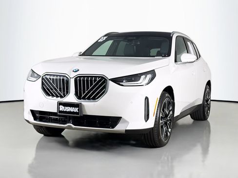 Used 2025 BMW X3 xDrive30 w/ Premium Package AWD/4WD image 3