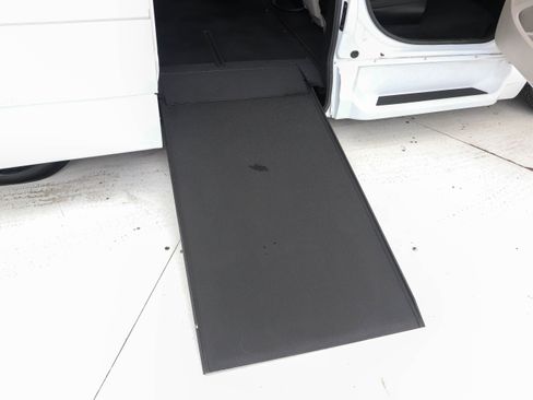 Used 2014 Dodge Grand Caravan SXT w/ Rear Park Assist Package image 15