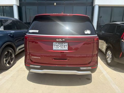 Certified 2024 Kia Carnival LX FWD image 4