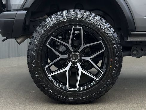 Used 2025 Ford Bronco Badlands w/ Black Appearance Package AWD/4WD image 11