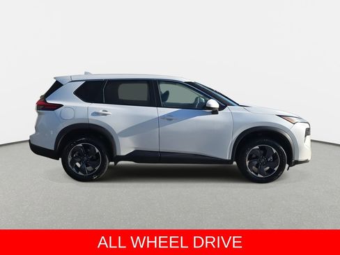 Used 2024 Nissan Rogue SV image 4