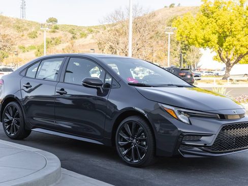 New 2026 Toyota Corolla SE FWD image 3