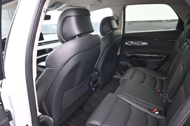 Used 2025 Genesis GV70 2.5T AWD/4WD image 23