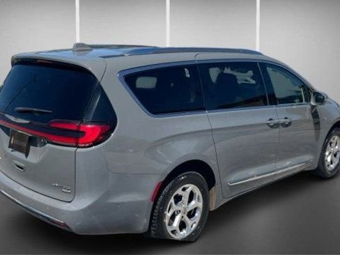 Used 2021 Chrysler Pacifica Limited w/ Premium & Safety Sphere Group AWD/4WD image 6