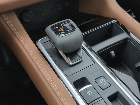 New 2026 Nissan Pathfinder Platinum image 18