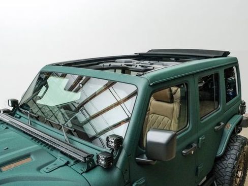 Used 2025 Jeep Wrangler Unlimited Rubicon w/ Technology Group image 4