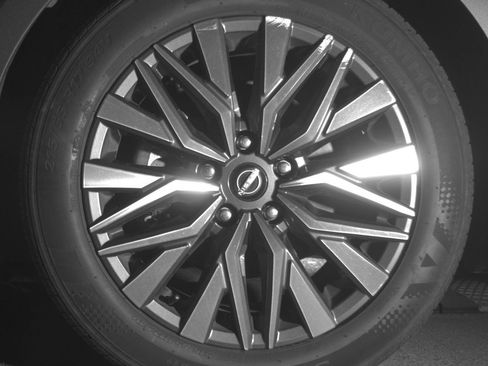 Used 2025 Nissan Altima 2.5 SV image 11