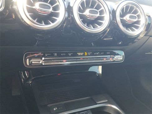 Used 2020 Mercedes-Benz CLA 250 image 30
