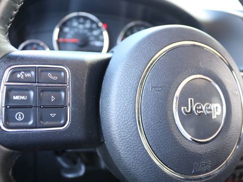 Used 2016 Jeep Wrangler Unlimited Sahara w/ Dual Top Group AWD/4WD image 28