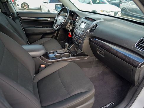 Used 2014 Kia Sorento LX image 31