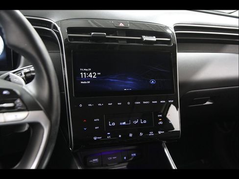 Certified 2023 Hyundai Tucson Limited AWD/4WD image 9