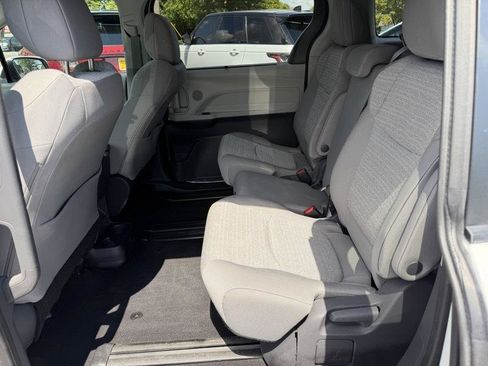Used 2021 Toyota Sienna LE FWD image 22