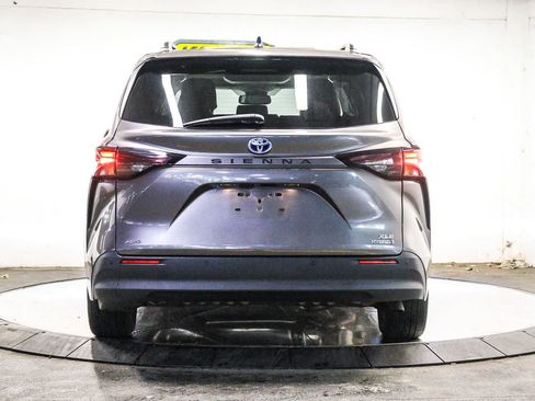 Used 2024 Toyota Sienna XLE w/ XLE Plus Package AWD/4WD image 9