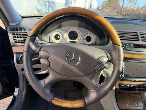 Used 2008 Mercedes-Benz E 350 4MATIC Sedan image 33