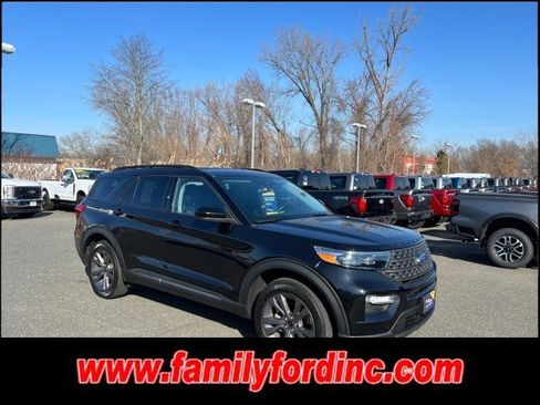 Certified 2022 Ford Explorer XLT w/ Equipment Group 202A image 1